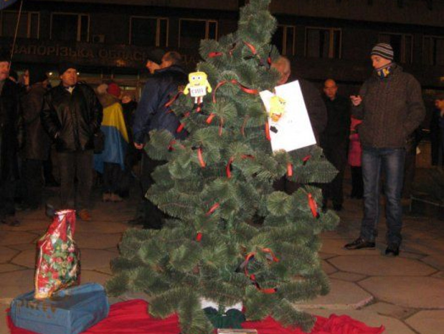 Сина и Пеклушенко "повесили" на елке