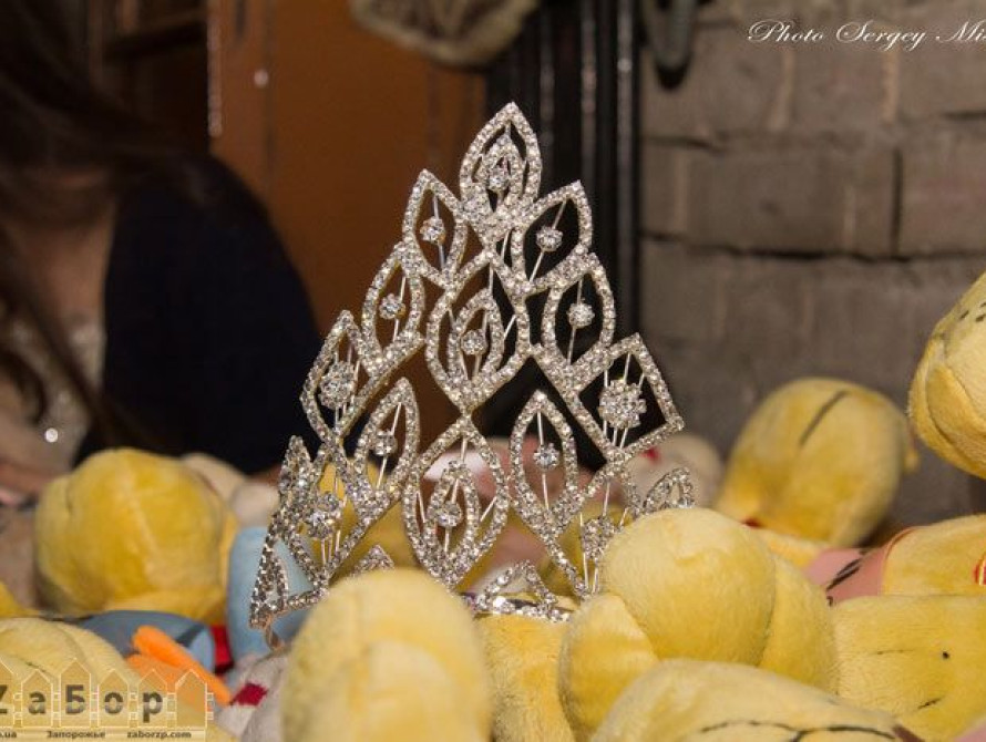 В Запорожье  выбрали самую красивую школьницу