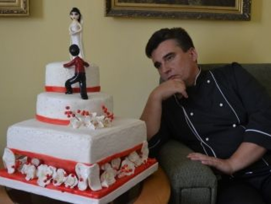 Запорожский депутат променял политику на торты 