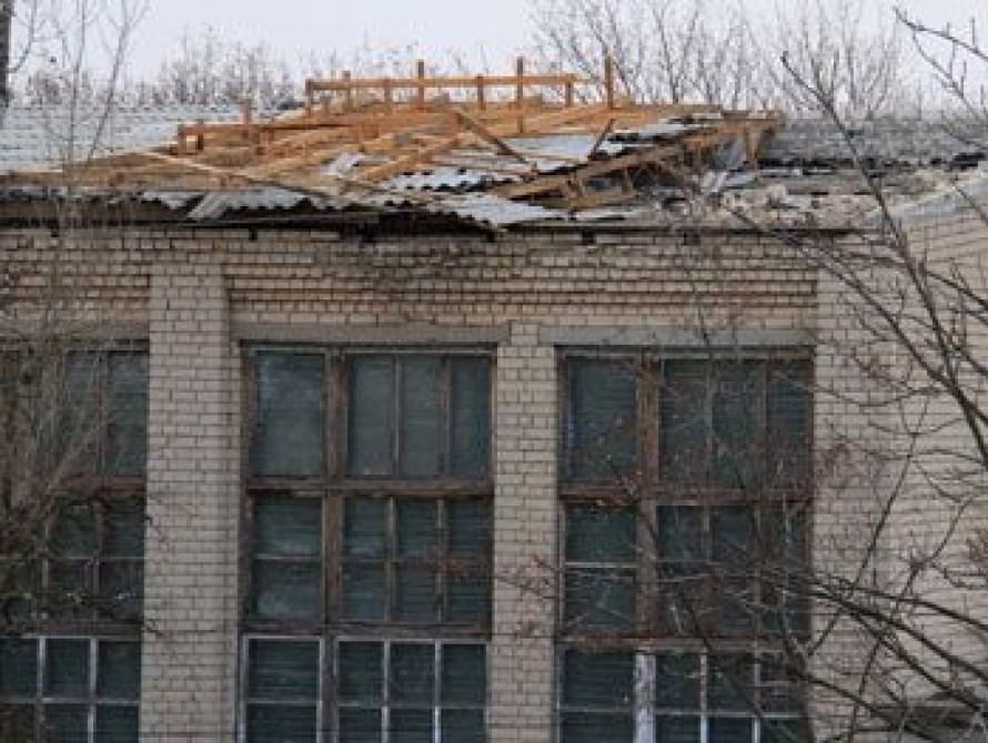 В Мелитополе ветром снесло крышу школы