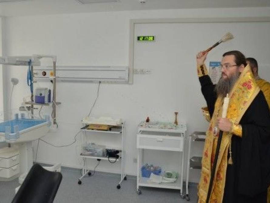 В Запорожье Владыка Лука освятил перинатальный центр