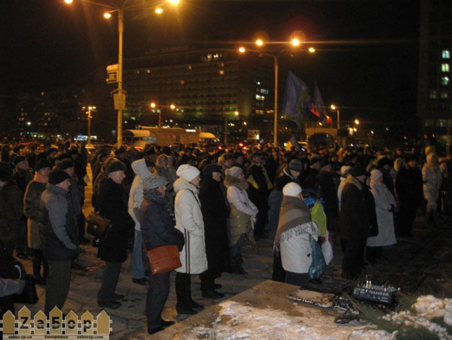 Из Запорожья на Евромайдан отправили 15 легковушек с теплыми вещами