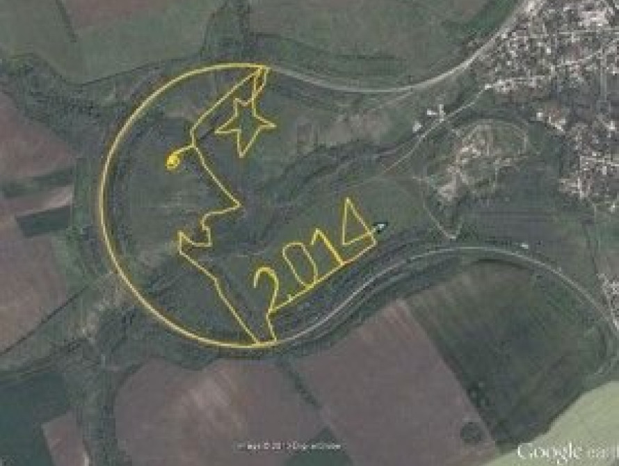 Запорожский инженер сделал километровую открытку на поле