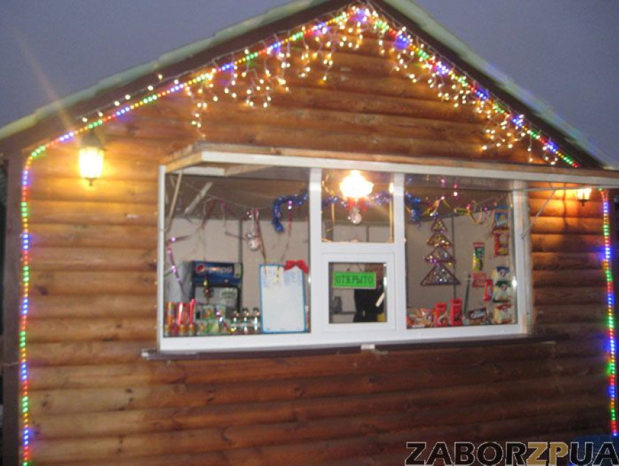 В Запорожье на площади Фестивальной открылись праздничные домики