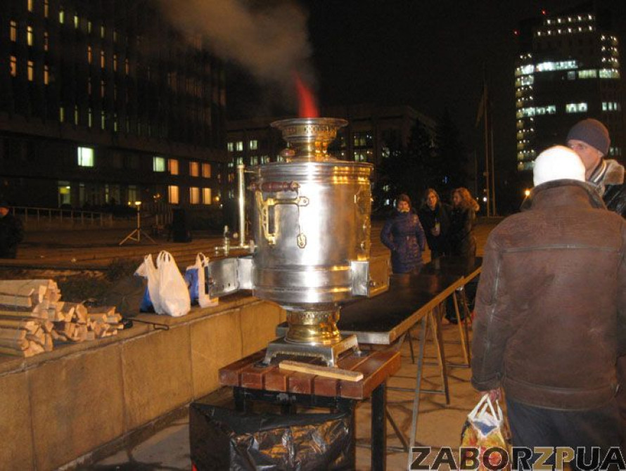 В Запорожье Евромайдан ежедневно будет проходить с 100-литровым самоваром