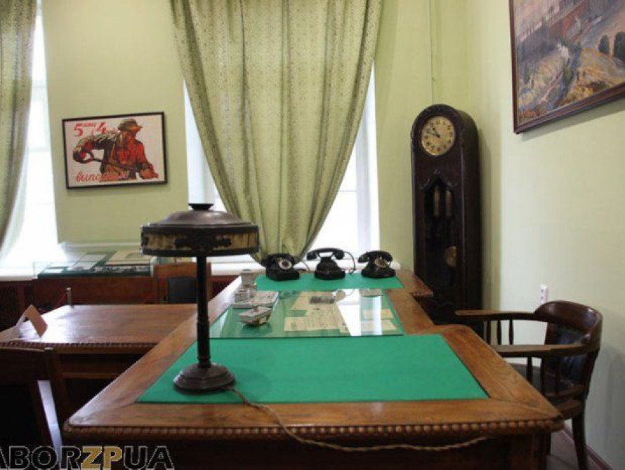 18 декабря в Запорожье: кабинет Брежнева, 8 тыс. на авто лидера Евромайдана, ликвидация роддома