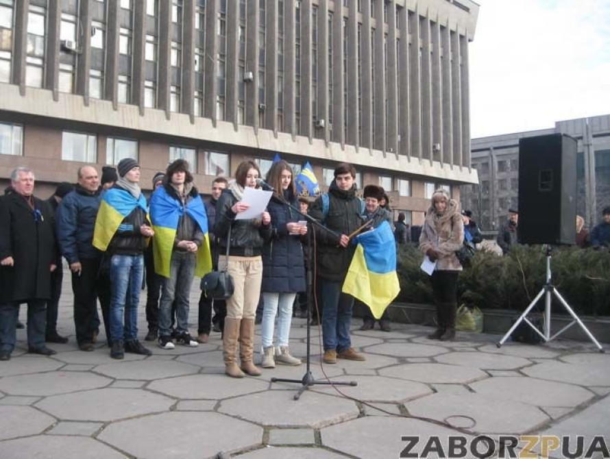 В Запорожье на майдане спели частушки об Анисимове