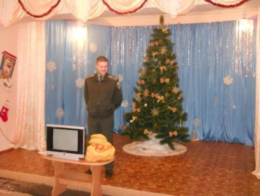 Сотрудники запорожских колоний поздравили сирот с Новым Годом