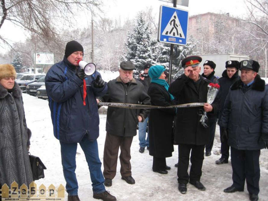 В Запорожье активисты привяжут черные ленты на дверях входа в здание ГУ МВС