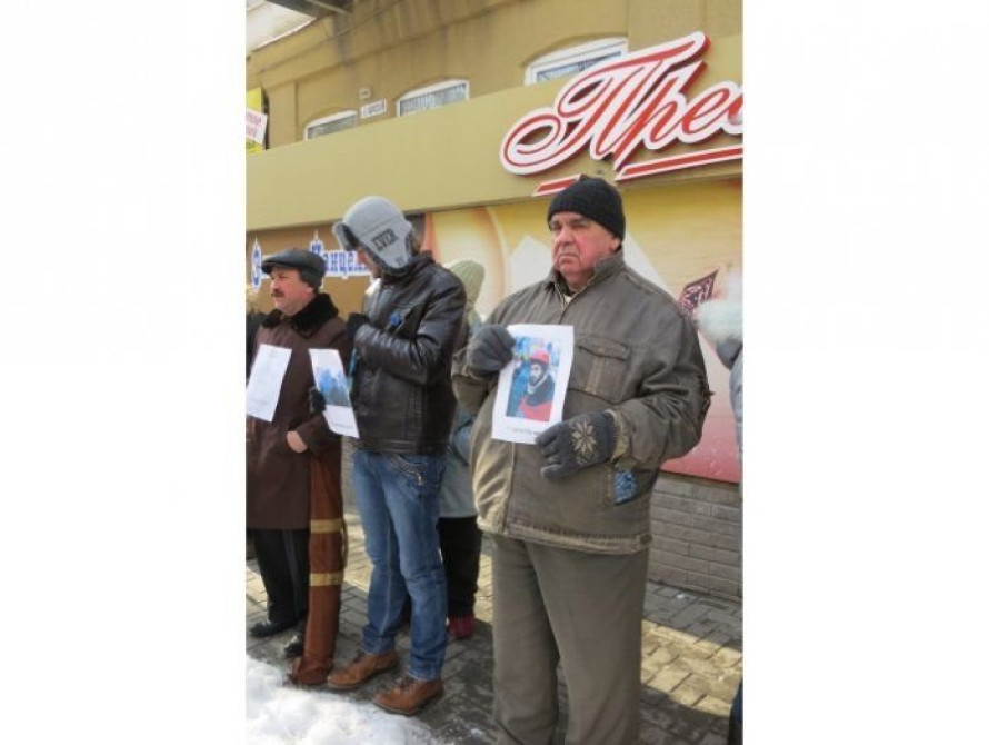 В Мелитополе под стенами мэрии прошел пикет-реквием