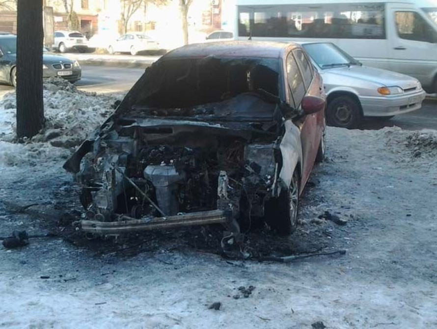 В Запорожье сгорел автомобиль 