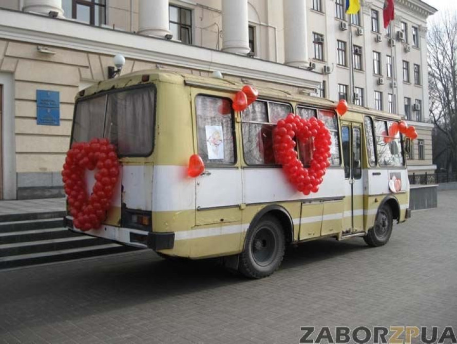 В Запорожье "Автобус любви" отправился по ВУЗам