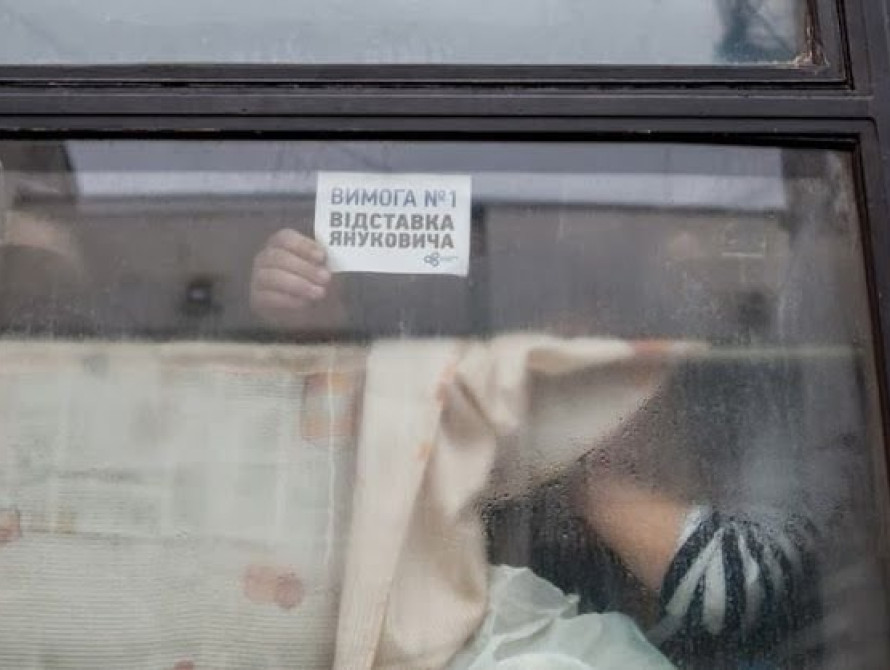 В Запорожье под облгосадминистацией собрался Антимайдан