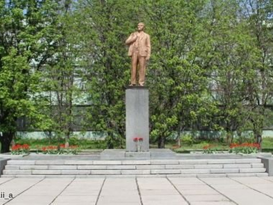 В Запорожской области свалили памятник Ленину