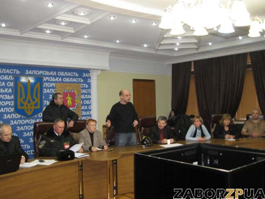 Народная самооборона в Запорожье говорит, что не сотрудничает с милицией