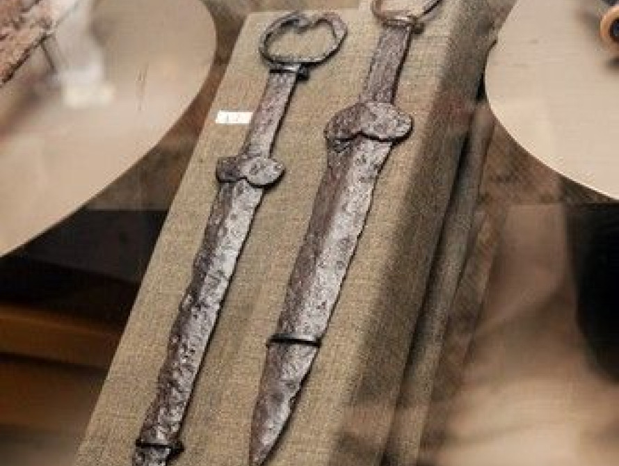 В Запорожье презентовали кинжалы скифских времен