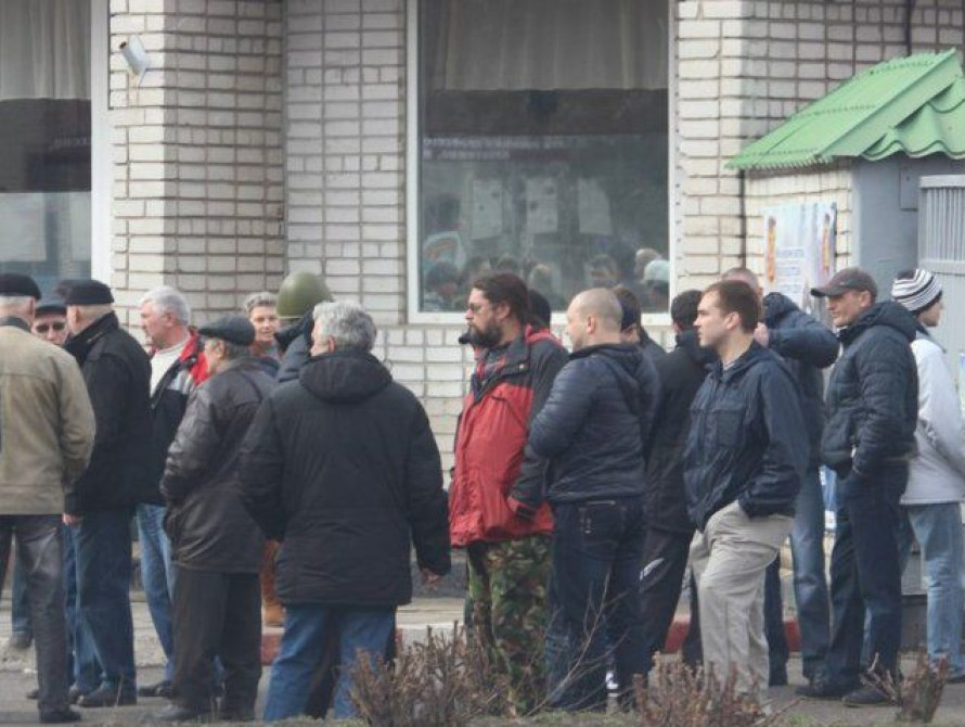 В Запорожье активисты вышли на охрану военных частей