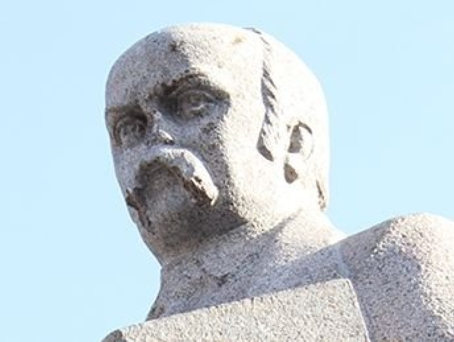 В Мелитополе вандалы испортили памятник Тарасу Шевченко