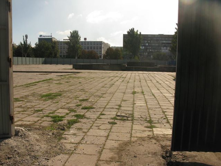 Син заявил, что забор на пл. Фестивальной никому не мешает