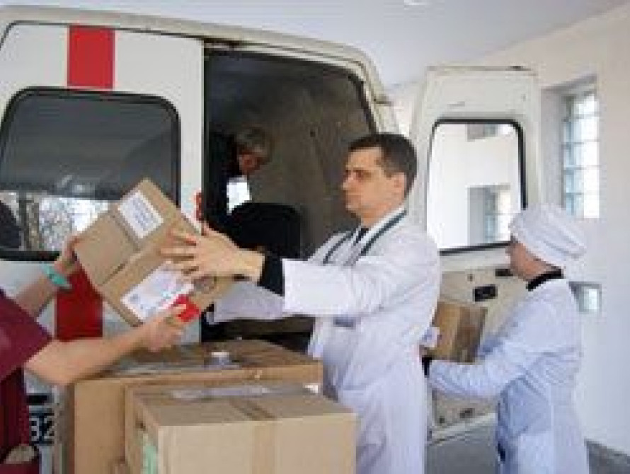 В Запорожье медики передали военному госпиталю лекарства на 18 тыс. грн.