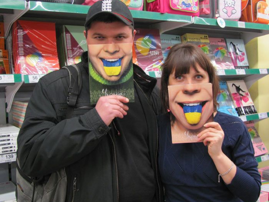 В Запорожье провели патриотический "тетрадный" флешмоб