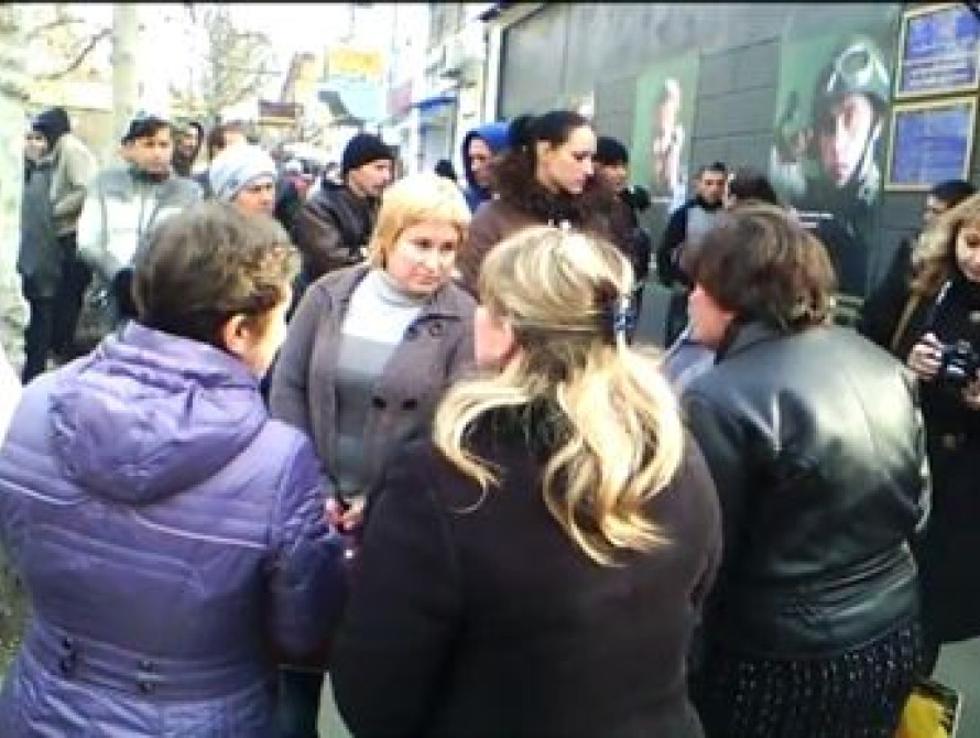 В Мелитополе активисты блокируют выезд мобилизованных в Запорожье