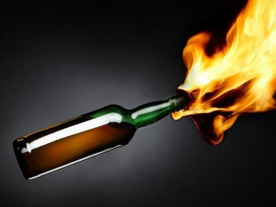 В Запорожье в окно майдановца бросили "коктейль Молотова"