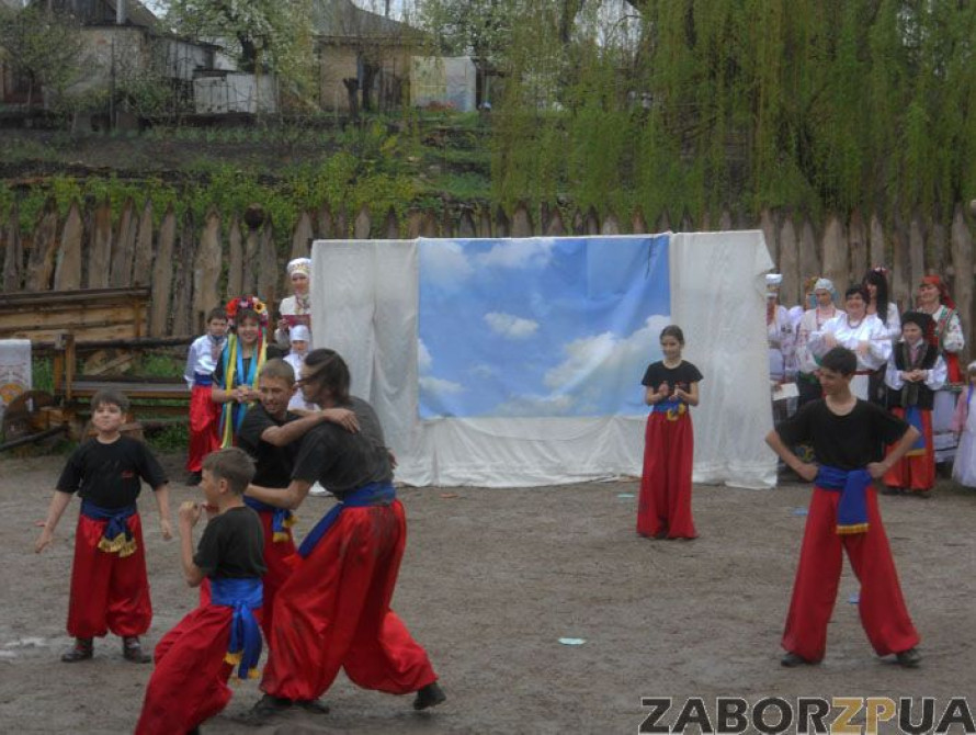 В Запорожье отпраздновали Пасху возле Дуба