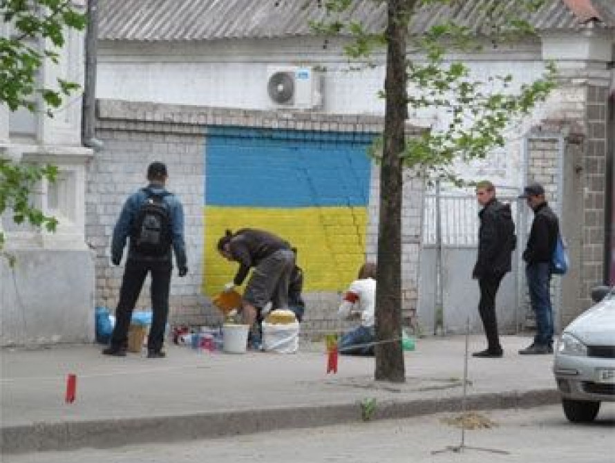 В Мелитополе закрасили рисунки антимайдановцев