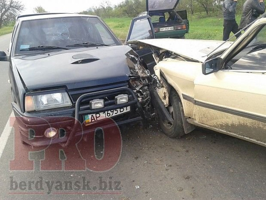 В Запорожской области столкнулись три автомобиля. Есть пострадавшие 