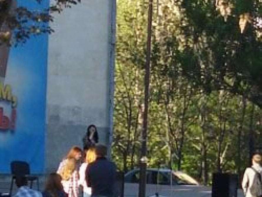 В Мелитополе прошел уличный концерт "Слушаем украинское" 