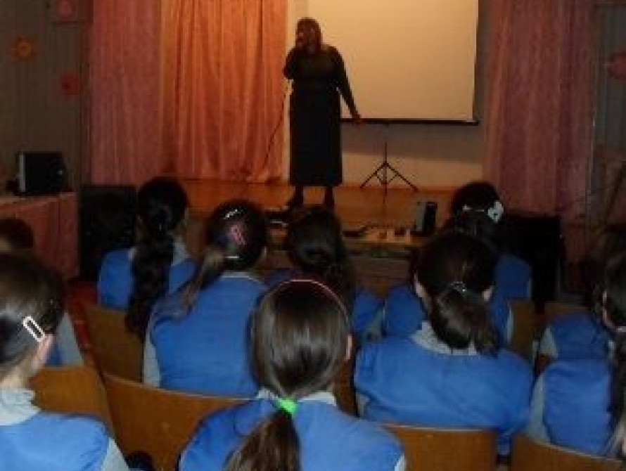 В Мелитополе для осужденных спела участница шоу "Голос страны"