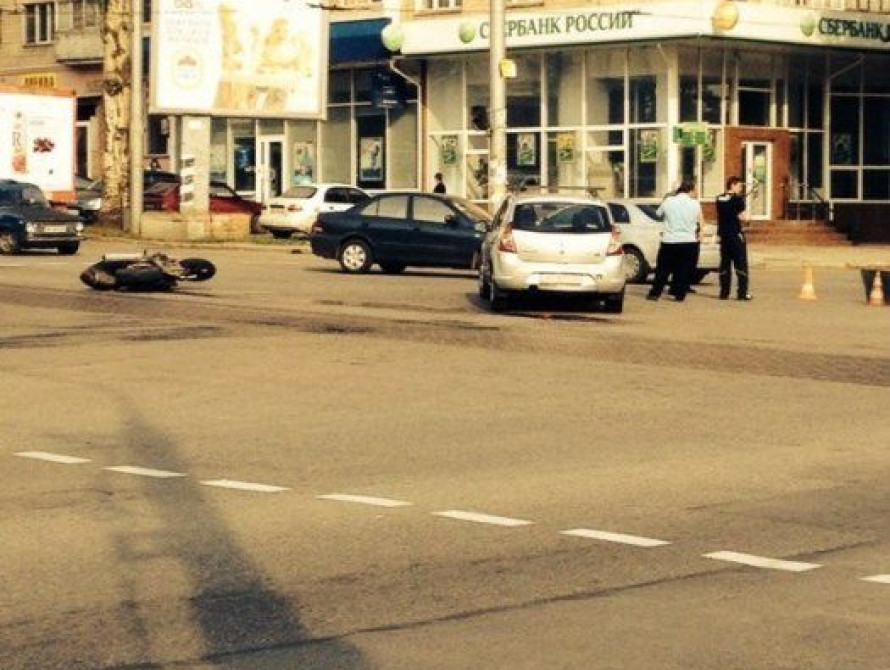 В Запорожье мотоцикл столкнулся с иномаркой. Мотоциклист в больнице