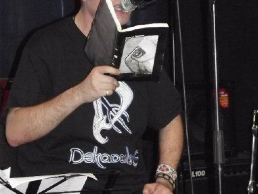 В Запорожье покажут уникальный моноспектакль со стихами и музыкой