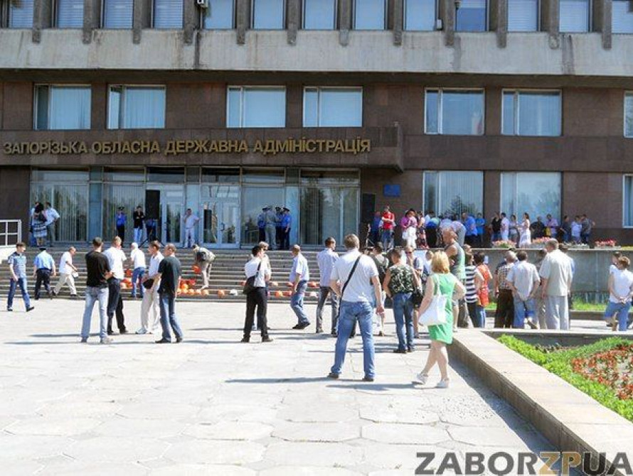 В Запорожье строители пикетировали облгосадминистрацию