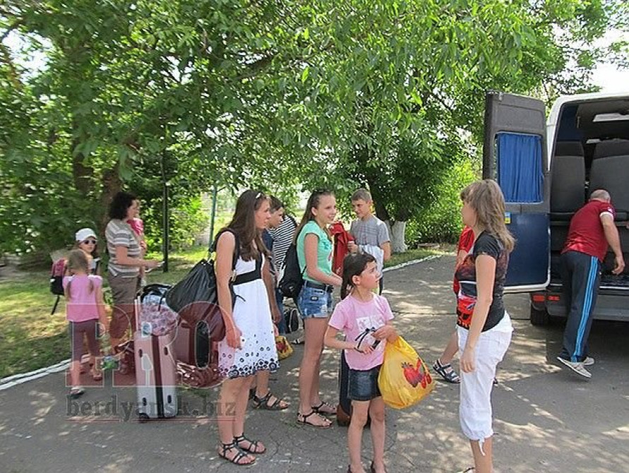В Бердянске приняли детей из горячих точек 