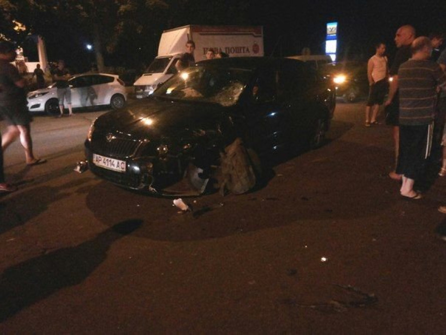 В Запорожье иномарка влетела в мотоциклиста 