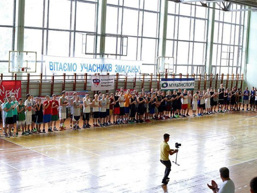 В Запорожье прошел стритбольный турнир "троек" 