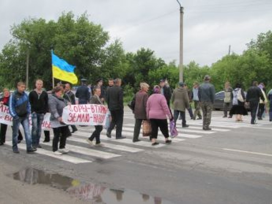 В Запорожской области местные жители перекрыли трассу 