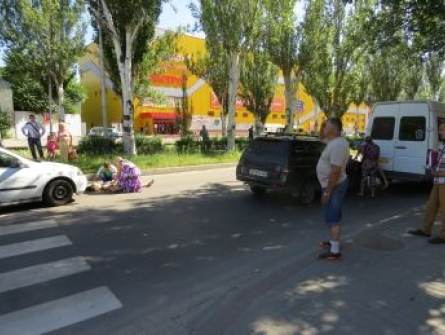 В Мелитополе легковушка сбила девушку на пешеходном переходе