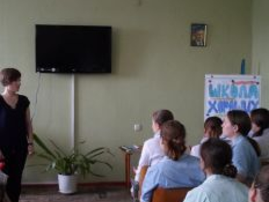 В мелитопольской колонии девушки посетили "Школу хороших манер"