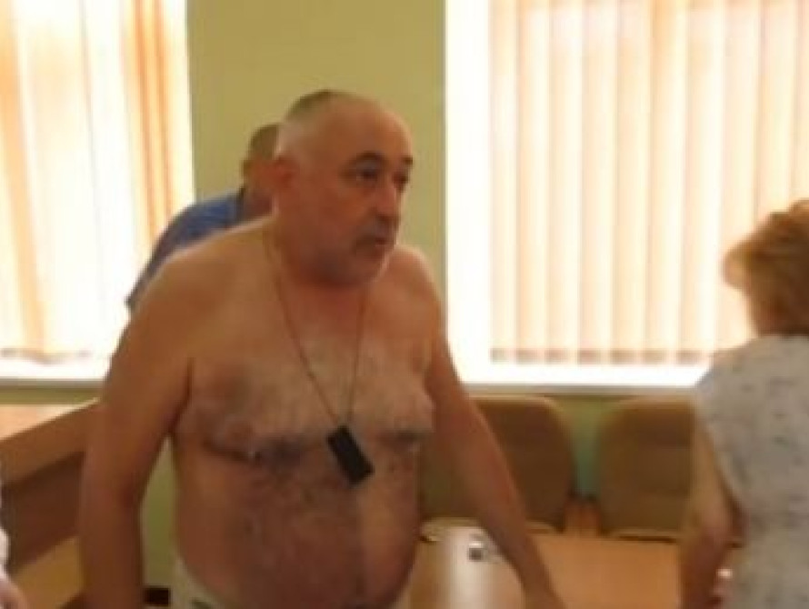 В Мелитополе медиа-магнат разделся на заседании горисполкома