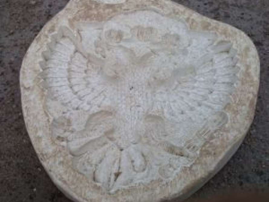 В Запорожье "Правый сектор" обнаружил склад с российскими гербами