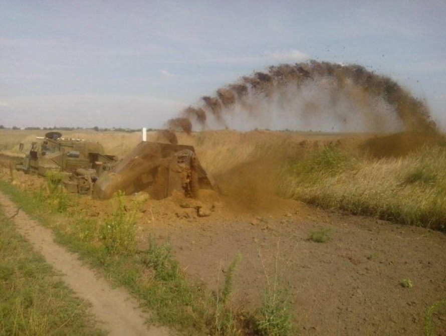 Запорожские спасатели укрепляют границу