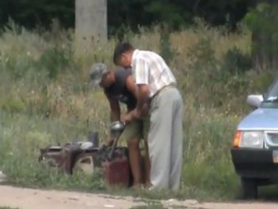 В Мелитополе торгуют "паленым" бензином на разлив