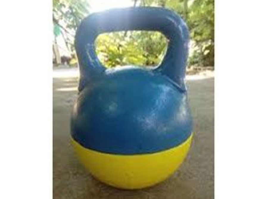 Активист в память о погибших пройдет по Мелитополю с патриотическими гирями