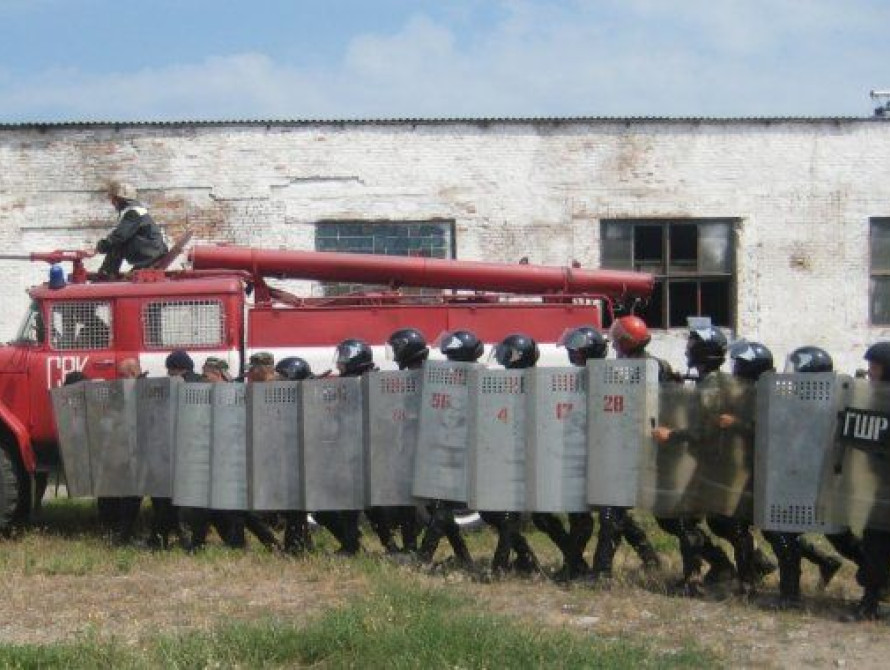 В запорожской колонии тренировались усмирять буйных заключенных