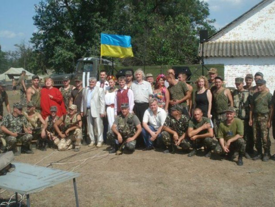 Запорожские артисты провели для военнослужащих полевой концерт