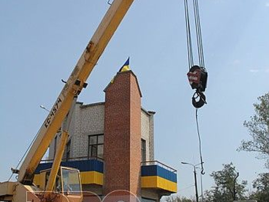 В Бердянске на блокпостах сооружают бетонные доты