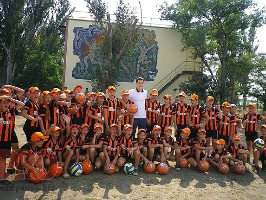 В Бердянске детям из АТО оказали помощь футболисты